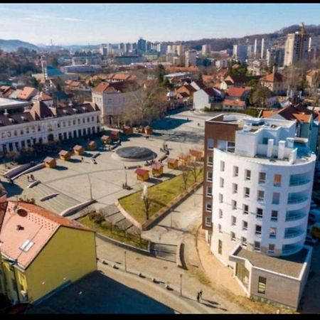 Apartman Viktoria トゥズラ エクステリア 写真