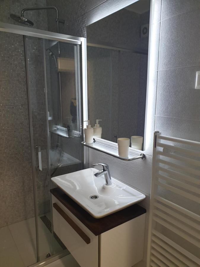 Apartman Viktoria トゥズラ エクステリア 写真