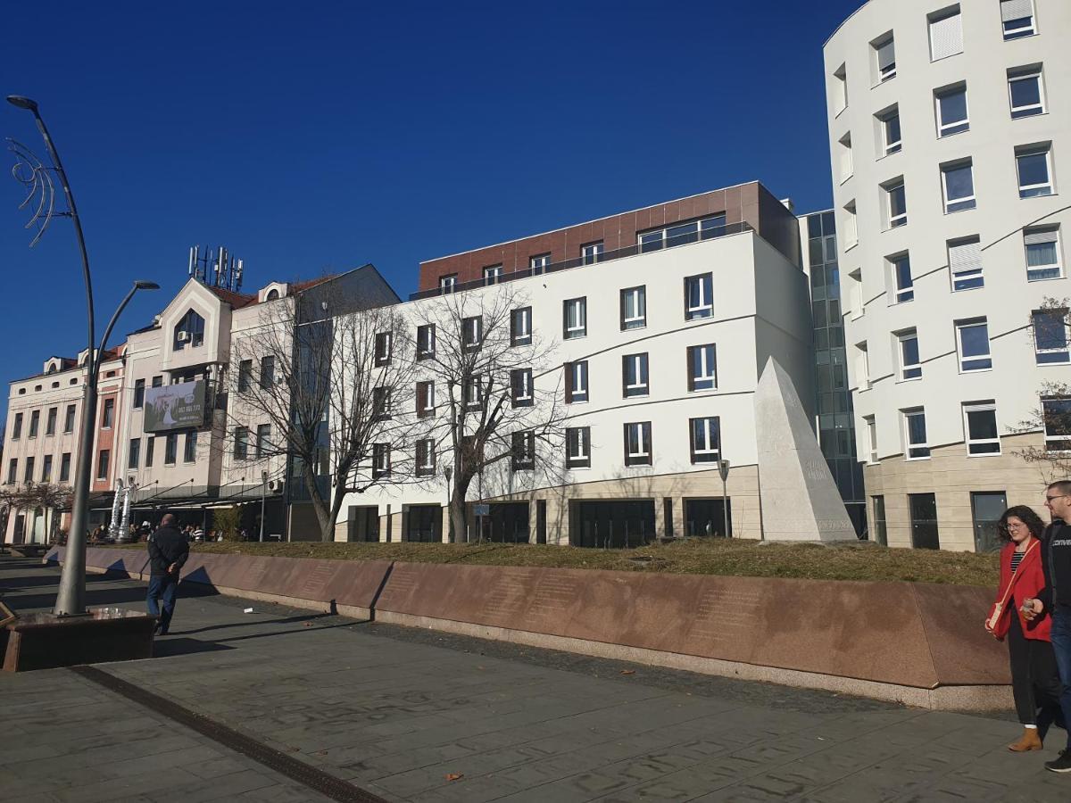 Apartman Viktoria トゥズラ エクステリア 写真