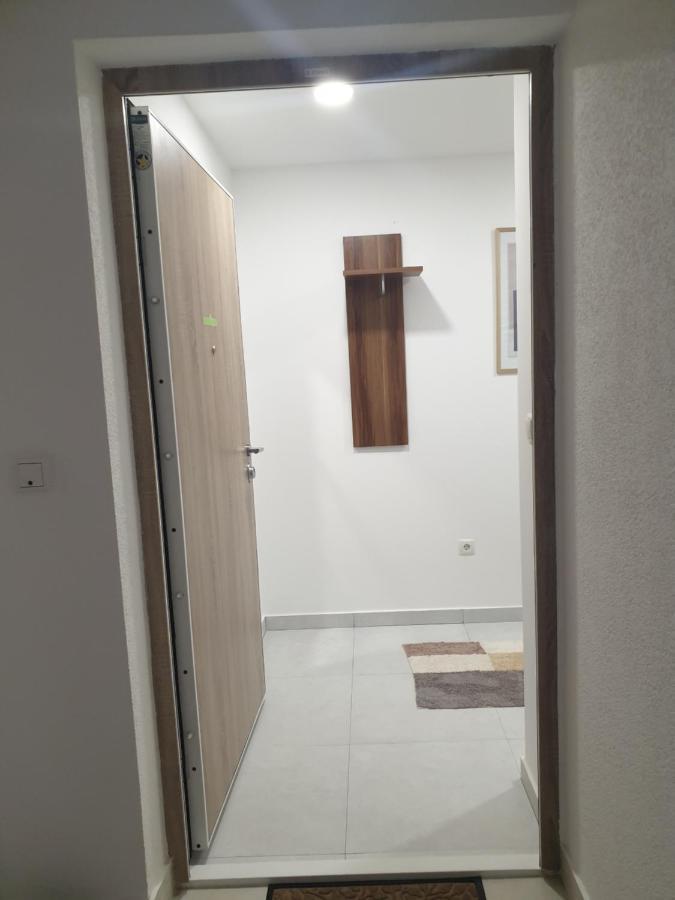 Apartman Viktoria トゥズラ エクステリア 写真