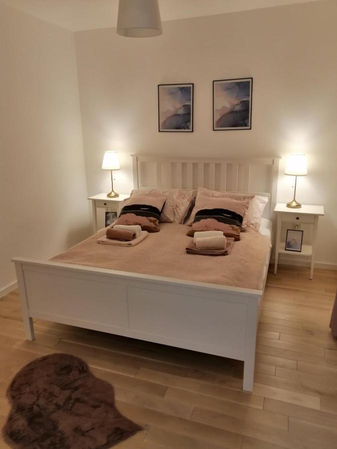 Apartman Viktoria トゥズラ エクステリア 写真